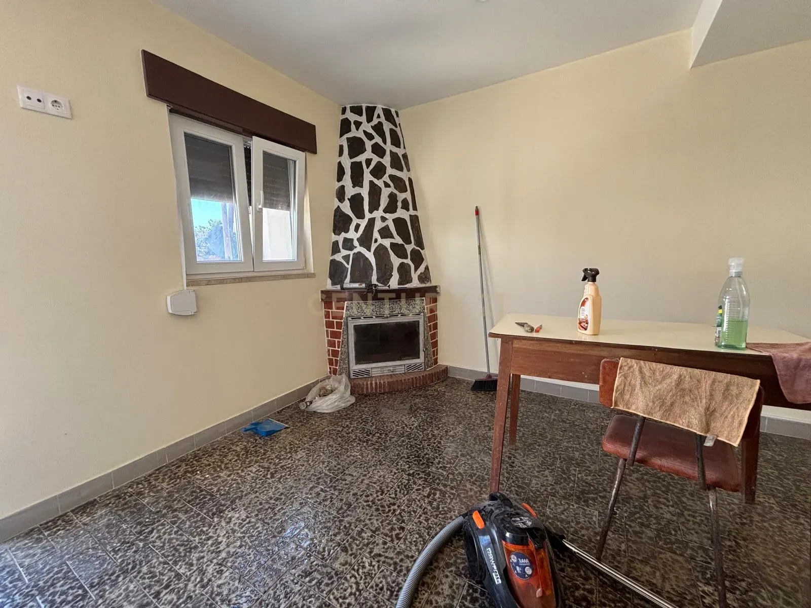 Fotografia 2 de R/C de moradia renovada com Vista Campestre em Albergaria dos Doze, Pombal - ARRENDAMENTO