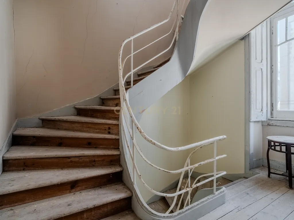 PRÉDIO PARA RECUPERAR, NO CENTRO HISTÓRICO DE PENICHE - Image 3