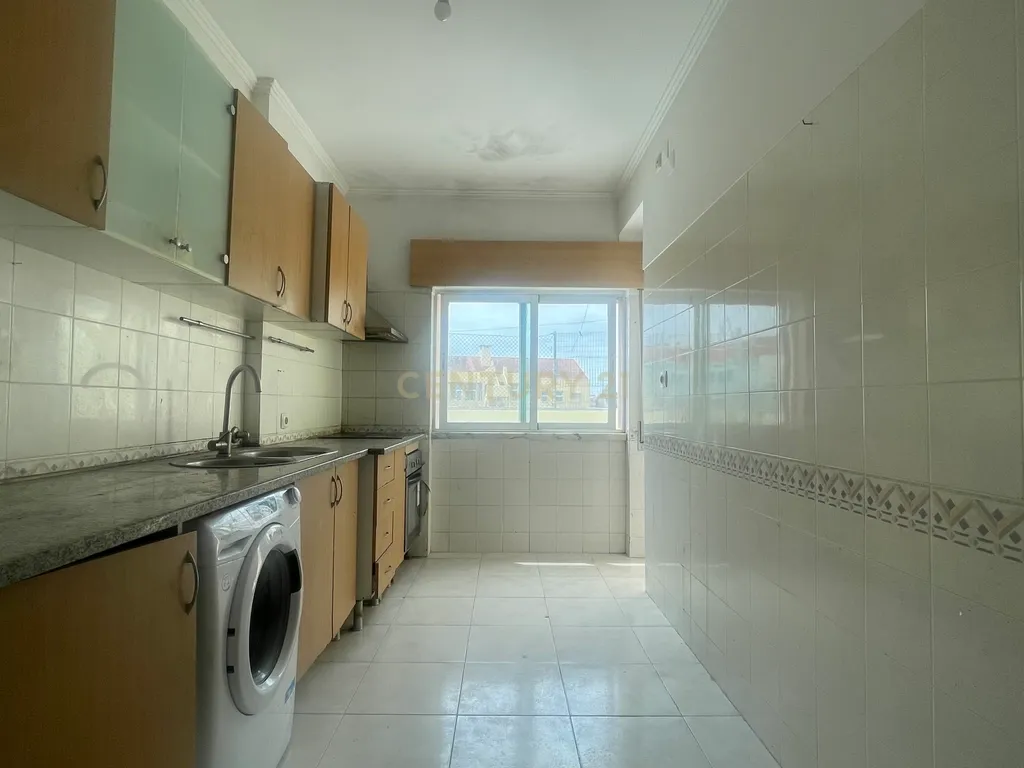 Apartamento T3, com Logradouro, em São Sebastião, Setúbal - Image 3