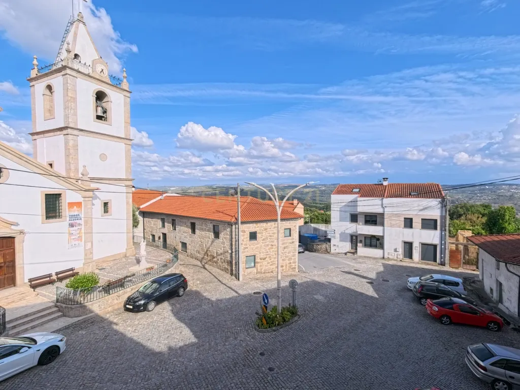 Moradia T3 com garagem e varandas em Fragosela - Viseu - Image 14