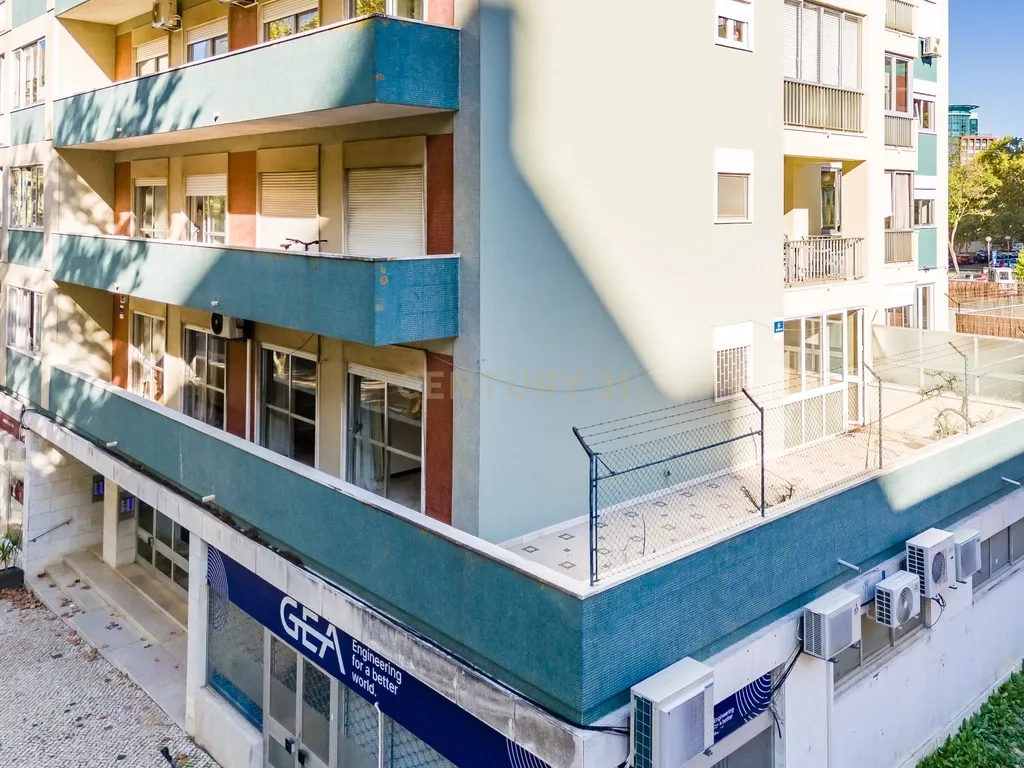 Espetacular Apartamento T5 com Terraço e Garagem, em São Domingos de Benfica, Lisboa - Image 45