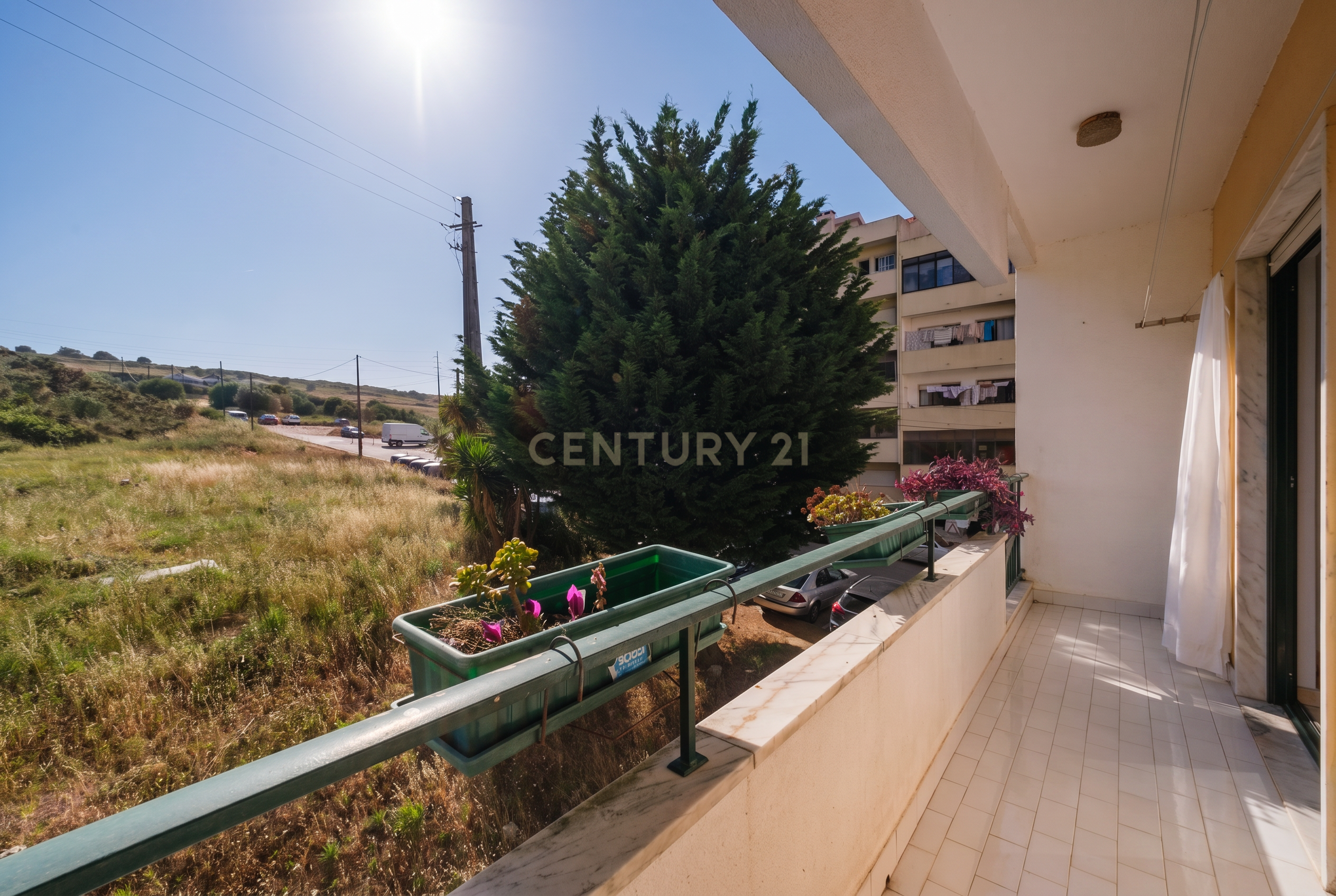 Fotografia 5 de Apartamento T3 com elevador e arrecadação em Mem Martins