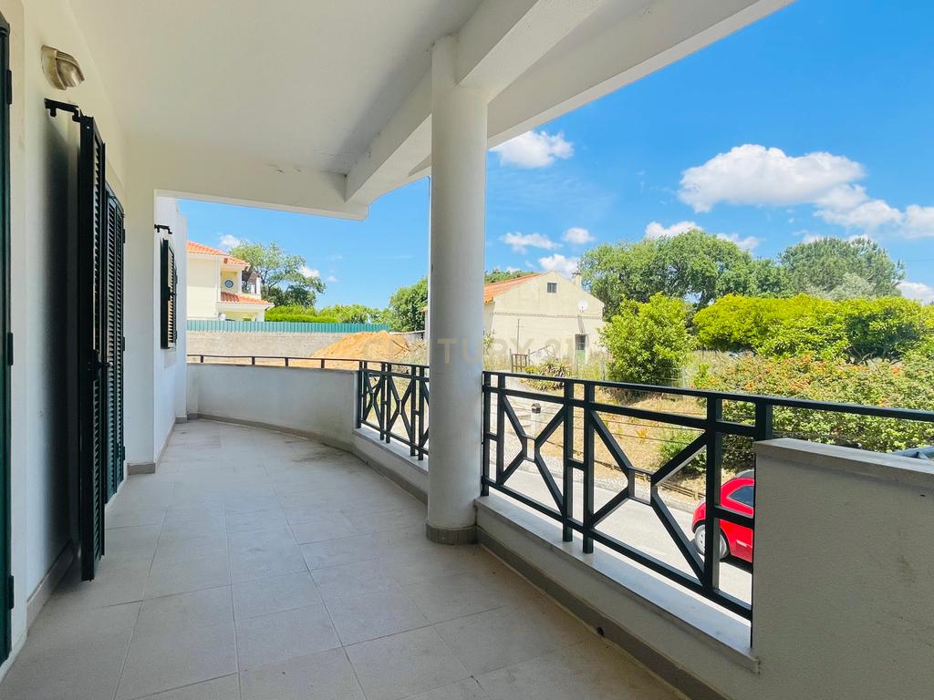 Apartamento T2, com Duas Varandas e Arrecadação, em Aires, Palmela - Image 1