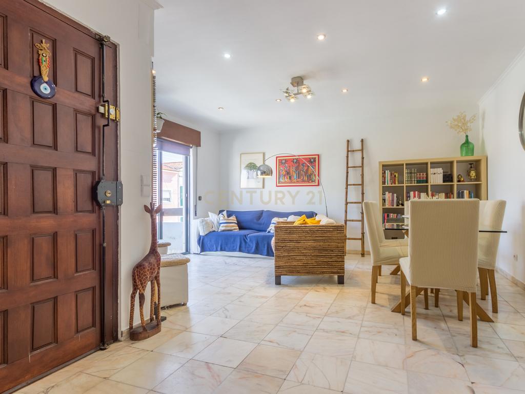 Quinta do Conde - Andar de moradia, 1º andar , com varandas e quatro quartos - Image 5