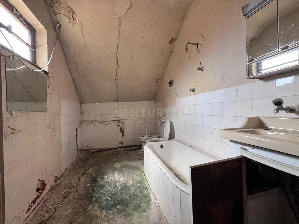 Moradia T6 para Recuperação - Zona Histórica - Albergaria dos Doze, Pombal - Image 18