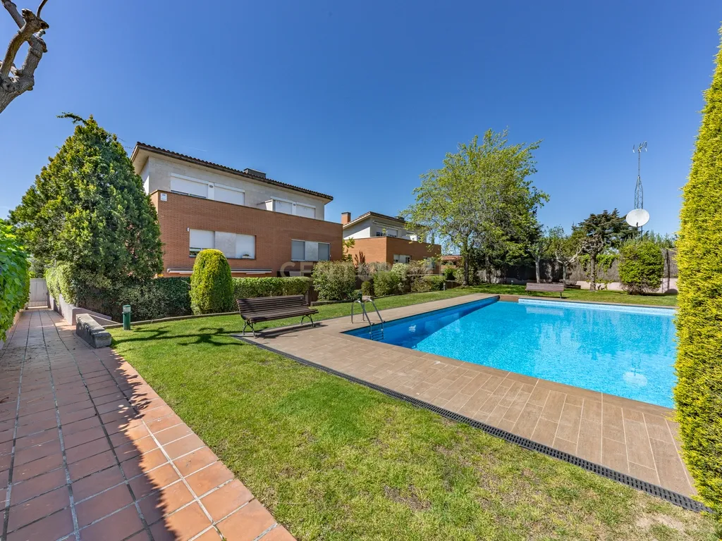 Luminoso chalet de esquina em Sant Cugat del Vallès. - Image 36