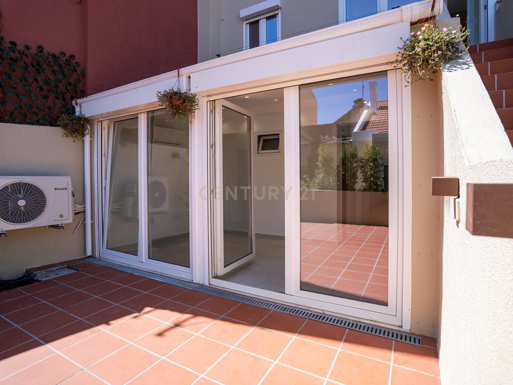 Apartamento T2 RC, Rua do Mato Grosso, Santa Engrácia, São Vicente - Image 28
