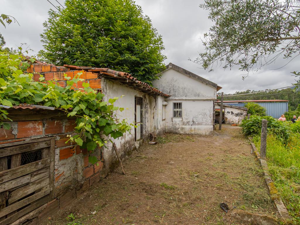 Casa em Ruínas com Jardim em Anais, Ponte de Lima - Image 2