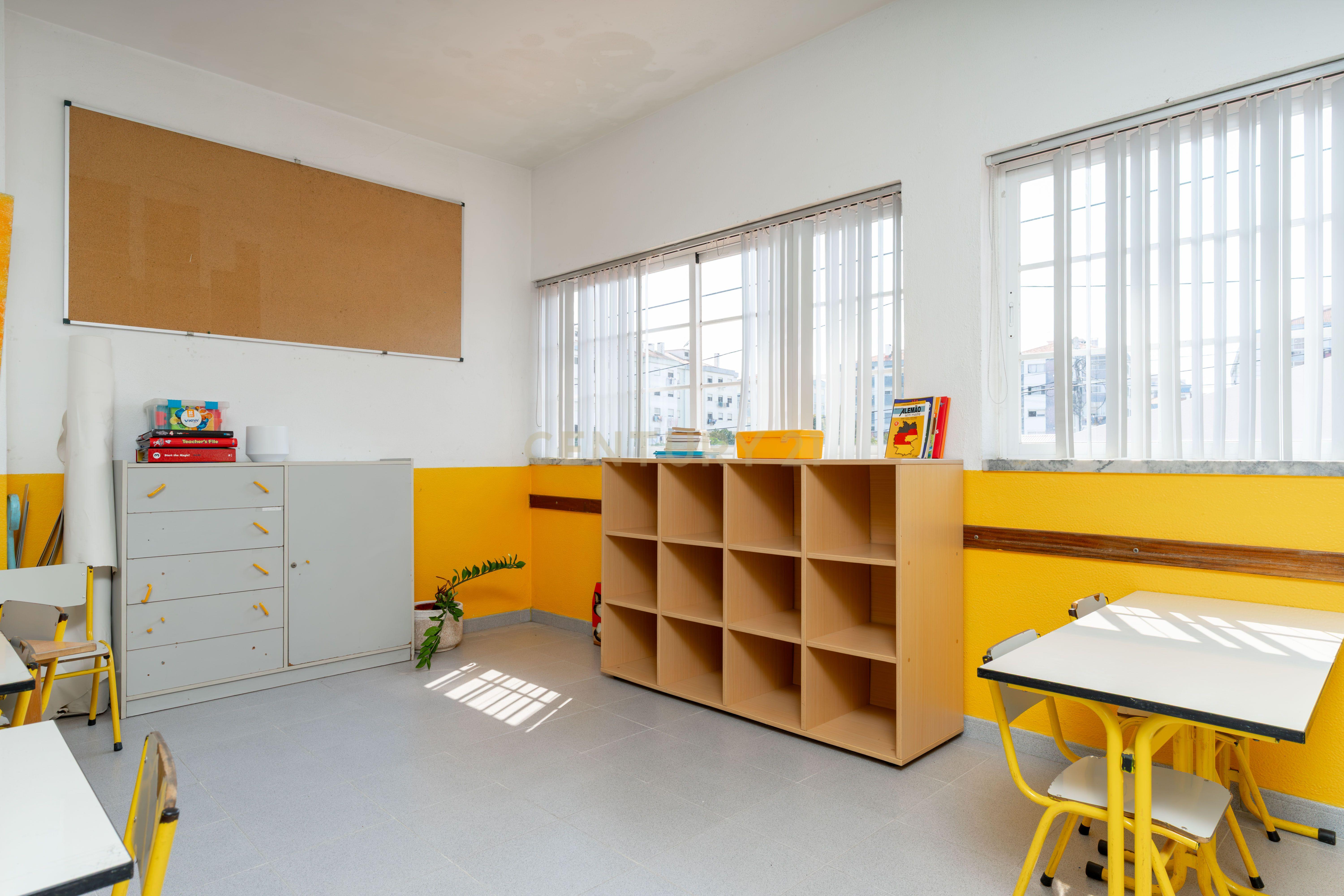 Fotografia 12 de Excelente Oportunidade de Investimento na Arrentela - Espaço Comercial com Potencial