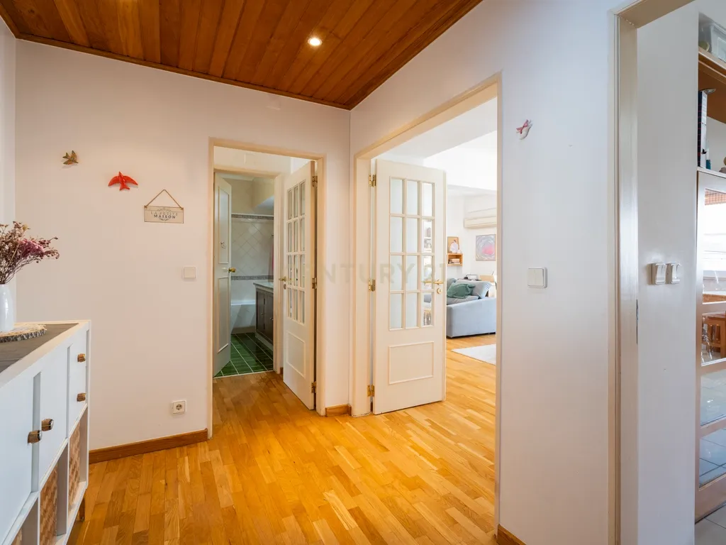 Excelente apartamento T3 em Carnaxide - Image 1