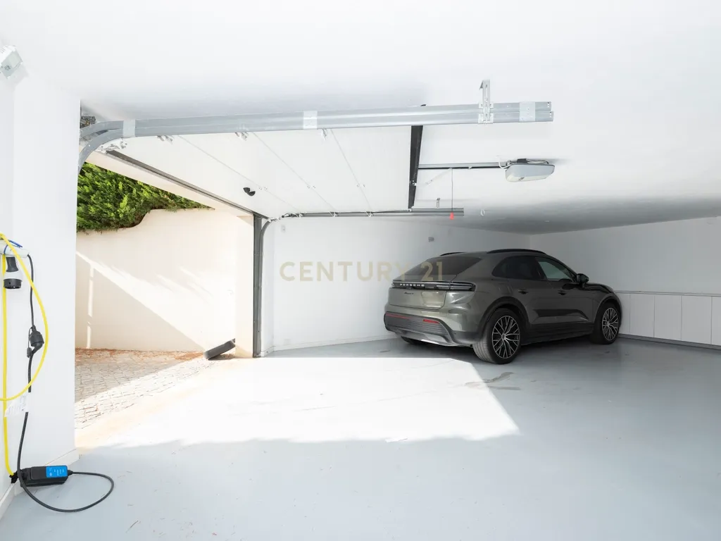 Moradia T5 de Luxo com Piscina, Ginásio, Sauna e Garrafeira em Birre, Cascais - Image 28