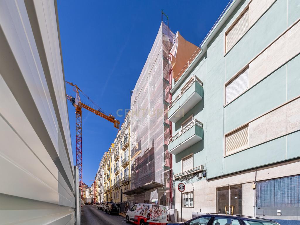 Apartamento T3 com charme lisboeta e vista sobre a cidade - Image 33
