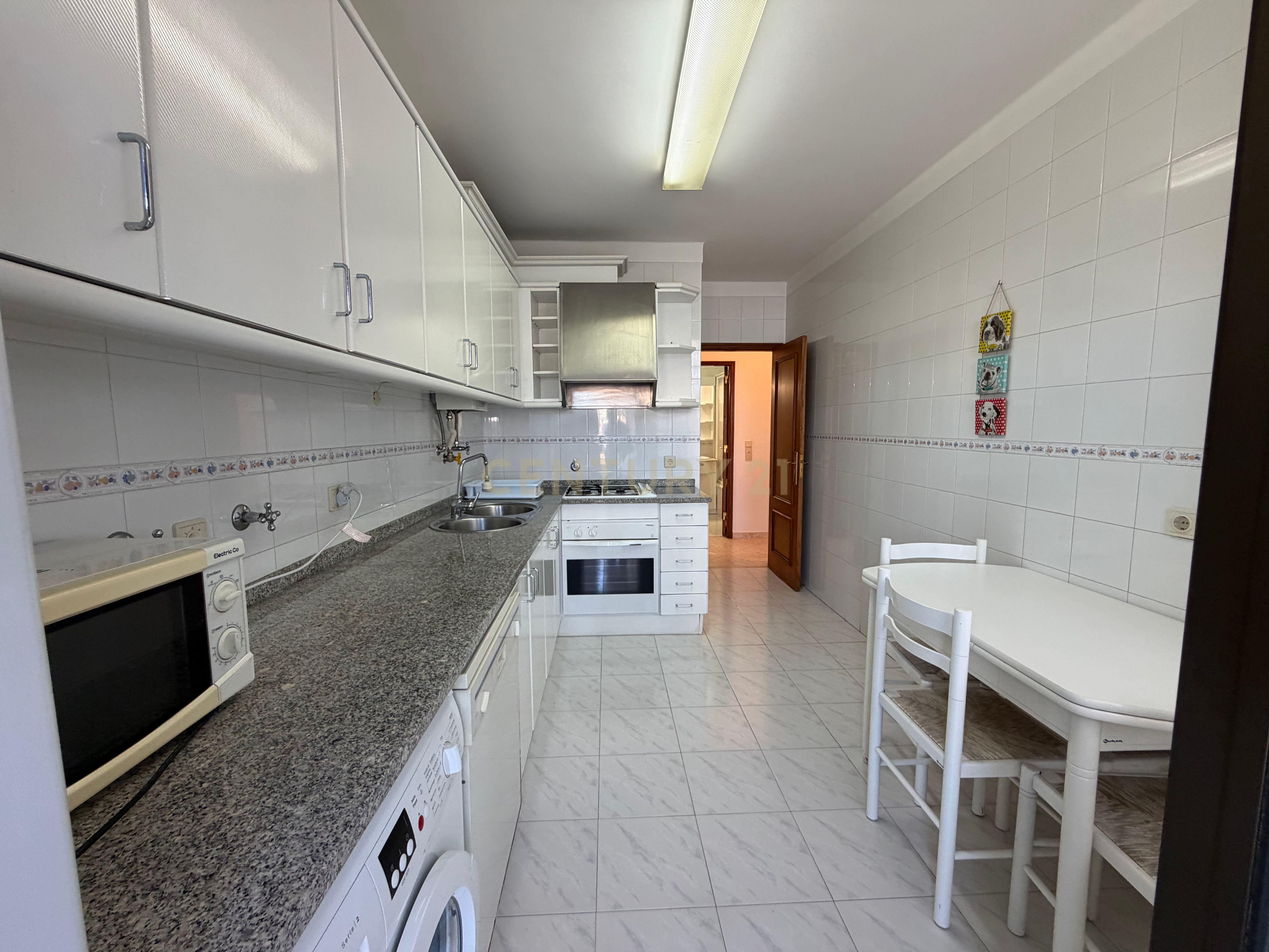 Fotografia 6 de Apartamento T2 para Arrendamento | Excelente Localização e Ótima Exposição Solar