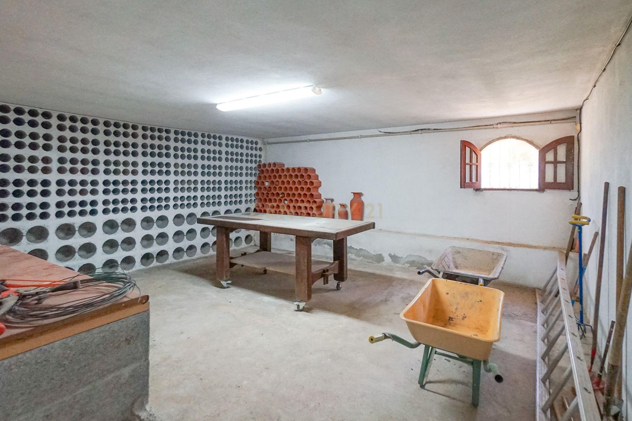 Moradia T5 com piscina, terraços, sauna,adega,arrúmos, jardim,garagens e vistas panorâmicas numa localização sossegada - Image 58