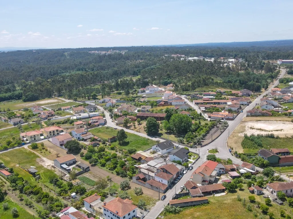 Moradia T3 com anexos e garagem para 3 carros – Canedo, Pampilhosa - Image 43