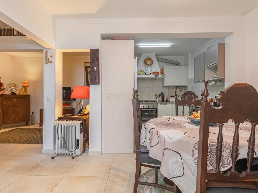 Casa T2 em Faro, Lagos - Localização Privilegiada e Conforto - Image 12