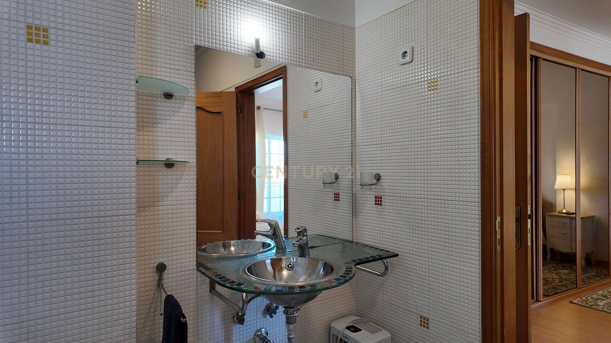 Moradia T4 em Azeitao num condominio privado - Image 45
