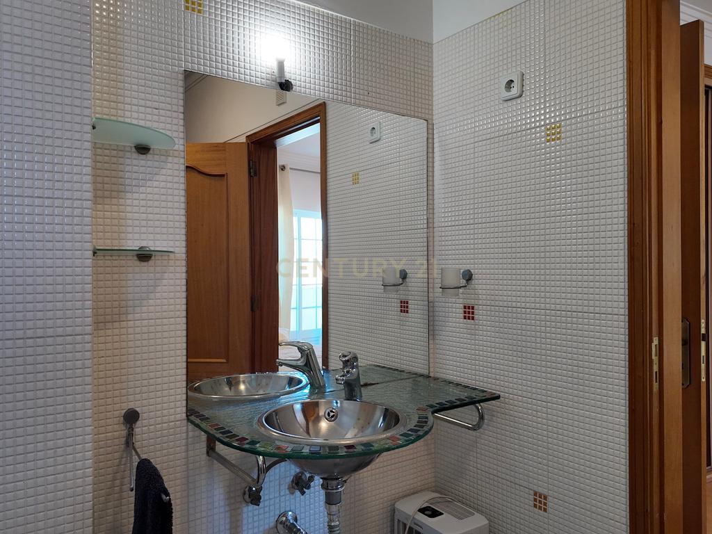 Moradia T4 em Azeitao num condominio privado  - Image 45