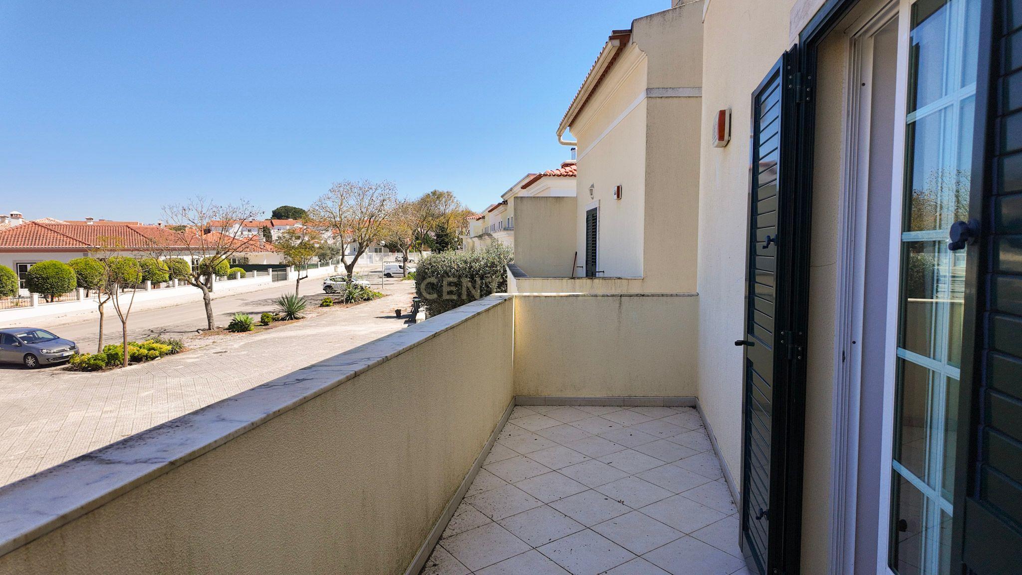 Moradia T4 em Azeitao num condominio privado - Image 67