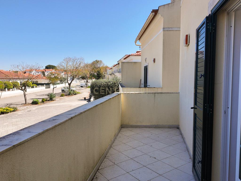 Moradia T4 em Azeitao num condominio privado  - Image 67