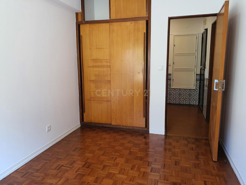 T4 para arrendar na zona da Portela - Image 11