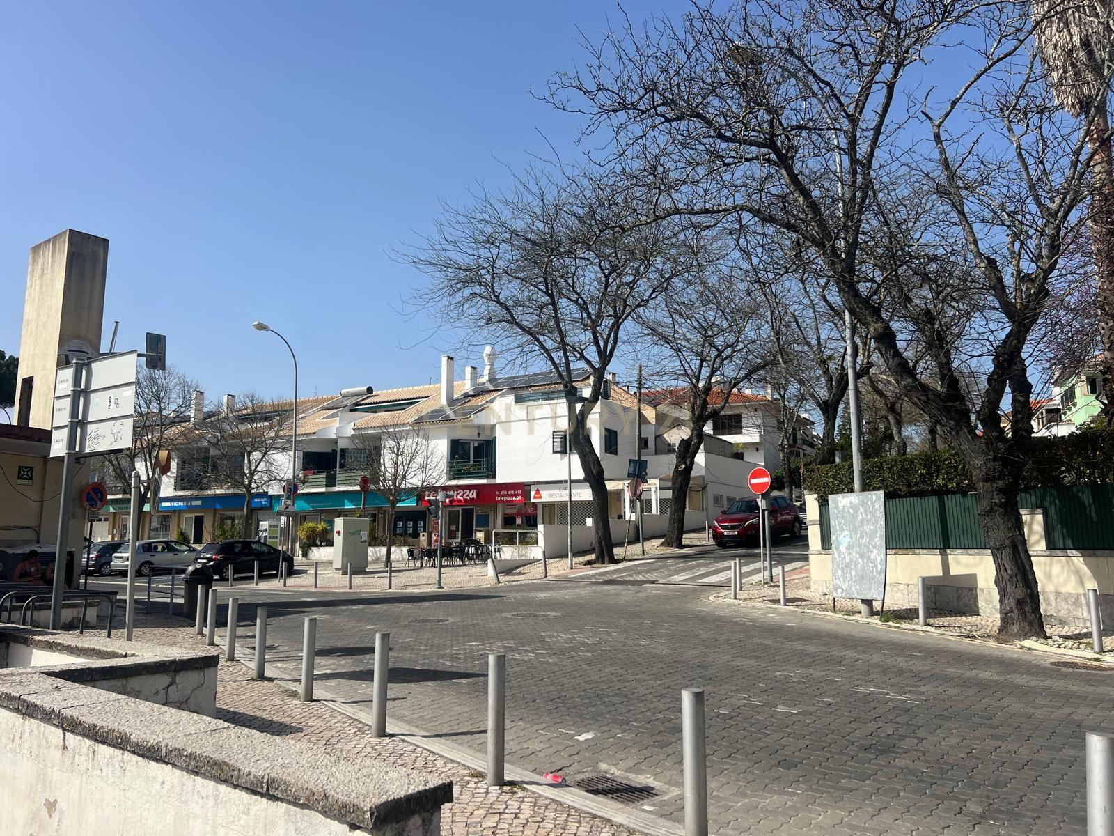 Moradia T4, Praia Santo Amaro de Oeiras e Estação de Comboios - Image 62