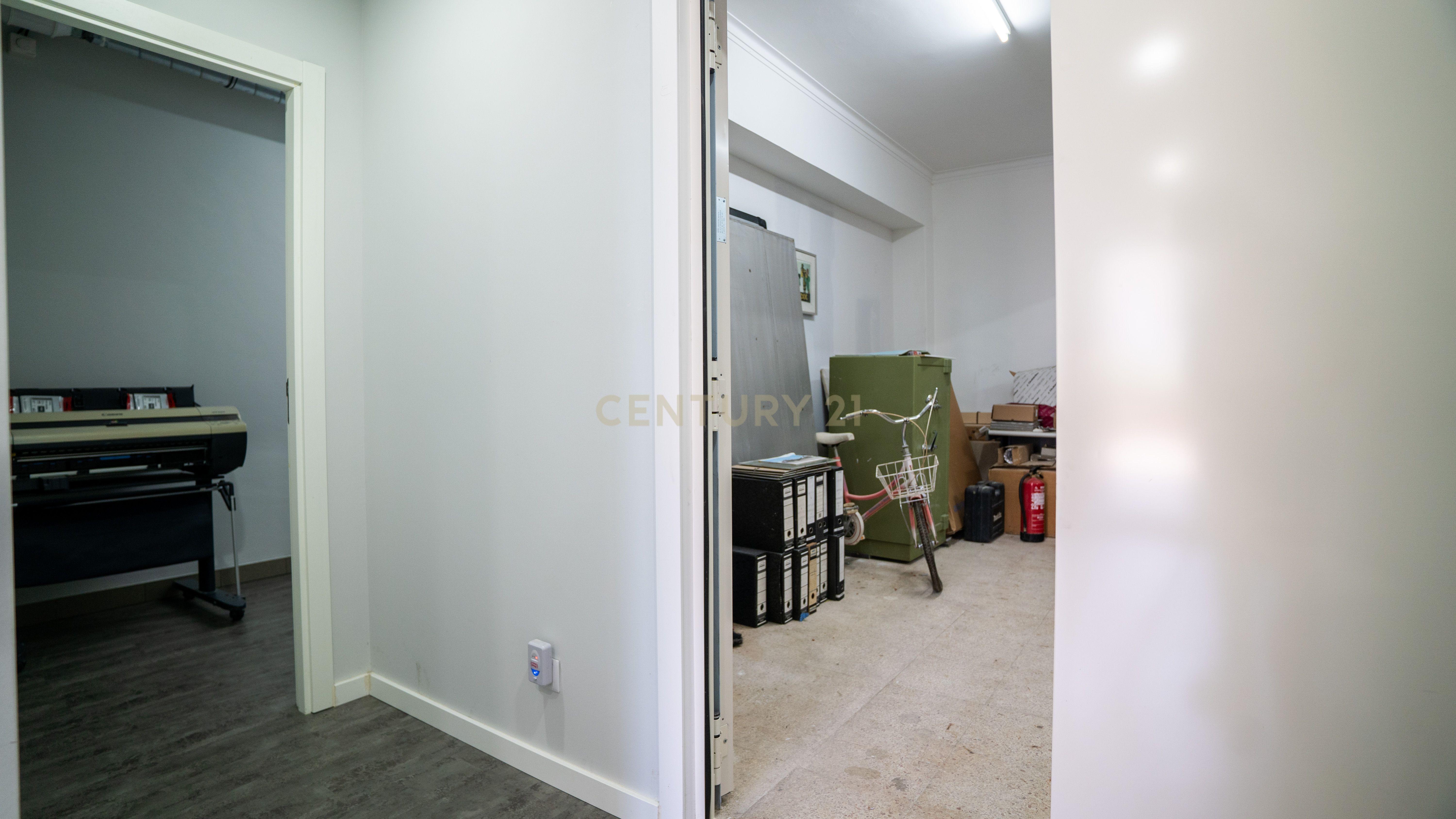 Escritório Mobilado para Arrendamento – Ramada, Odivelas | 92m² | 1.000€/mês - Image 19