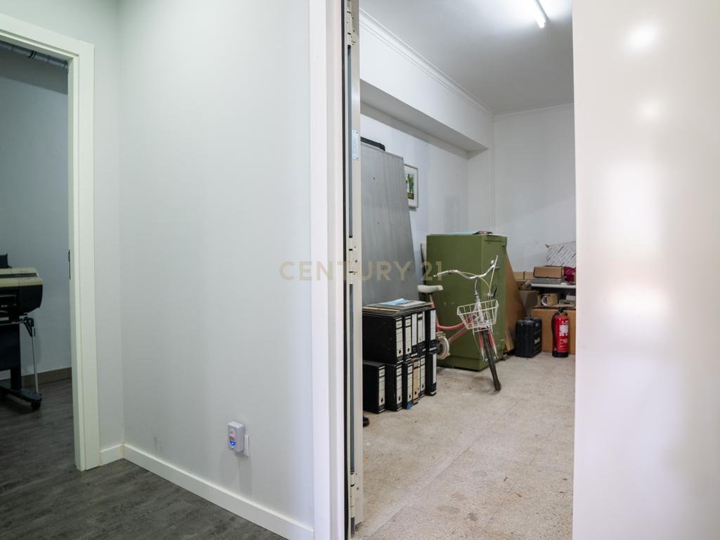 Escritório Mobilado para Arrendamento – Ramada, Odivelas | 92m² | 1.000€/mês - Image 19