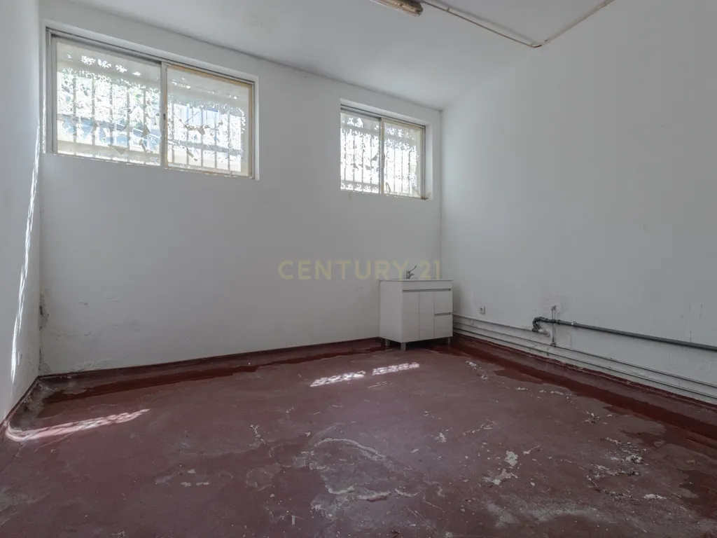 Ativo Comercial Multiuso com 494 m² | Clínica, Showroom, Self-Storage, Formação ou Operação Empresarial - Image 13