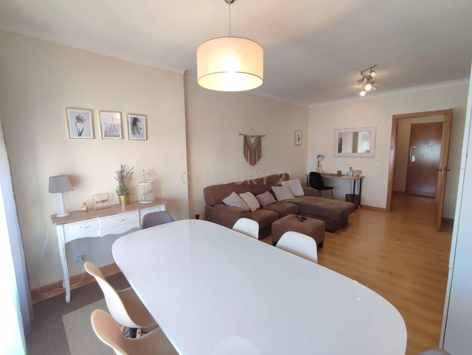 Excelente Apartamento T3 c/ Parqueamento | Alfragide - Image 2