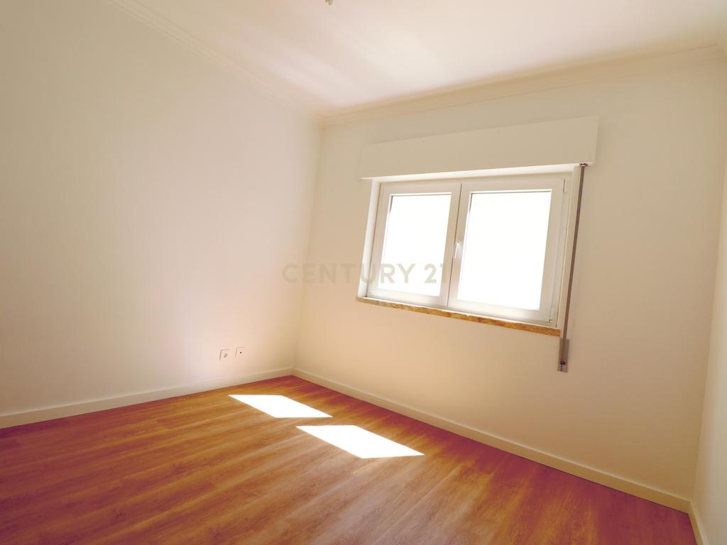 Apartamento T3 Remodelado na Avenida do Cristo Rei - ALMADA - Image 15