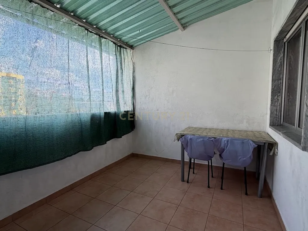 Moradia T2 + 1 no Centro de Portimão | Garagem 55 m² | Potencial + Proximidade às Praias - Image 11