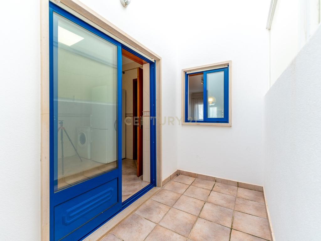 Apartamento T1 Central no centro Histórico da Vila Ericeira - Image 12