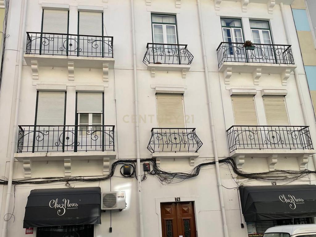 Apartamento T2 no vibrante bairro de Benfica - Image 15