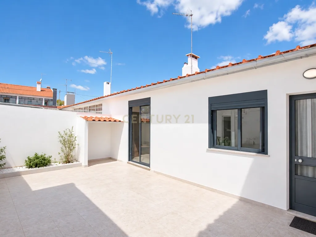 MORADIA T3 COM GARAGEM E ESPAÇOS EXTERIORES EM BENAVENTE - Image 24