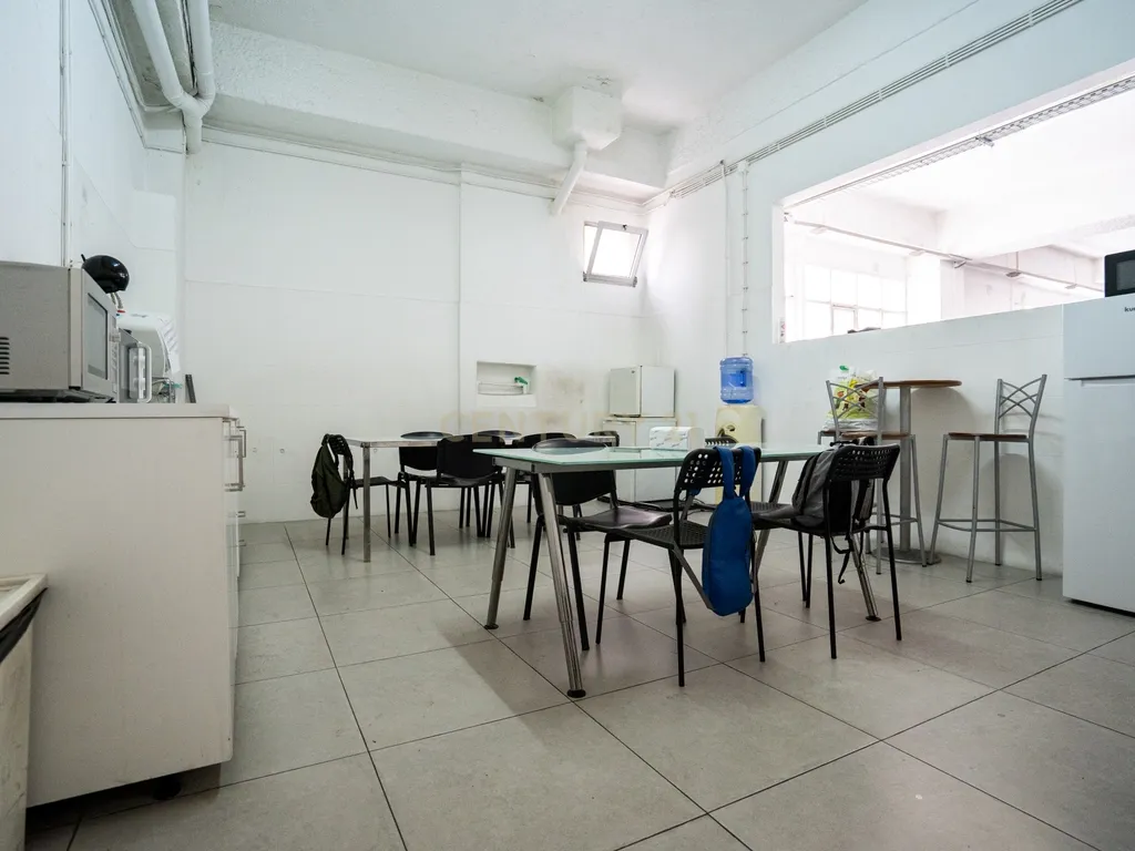 Armazém com 947 m2 a 5 min. do Aeroporto de Lisboa - Image 27