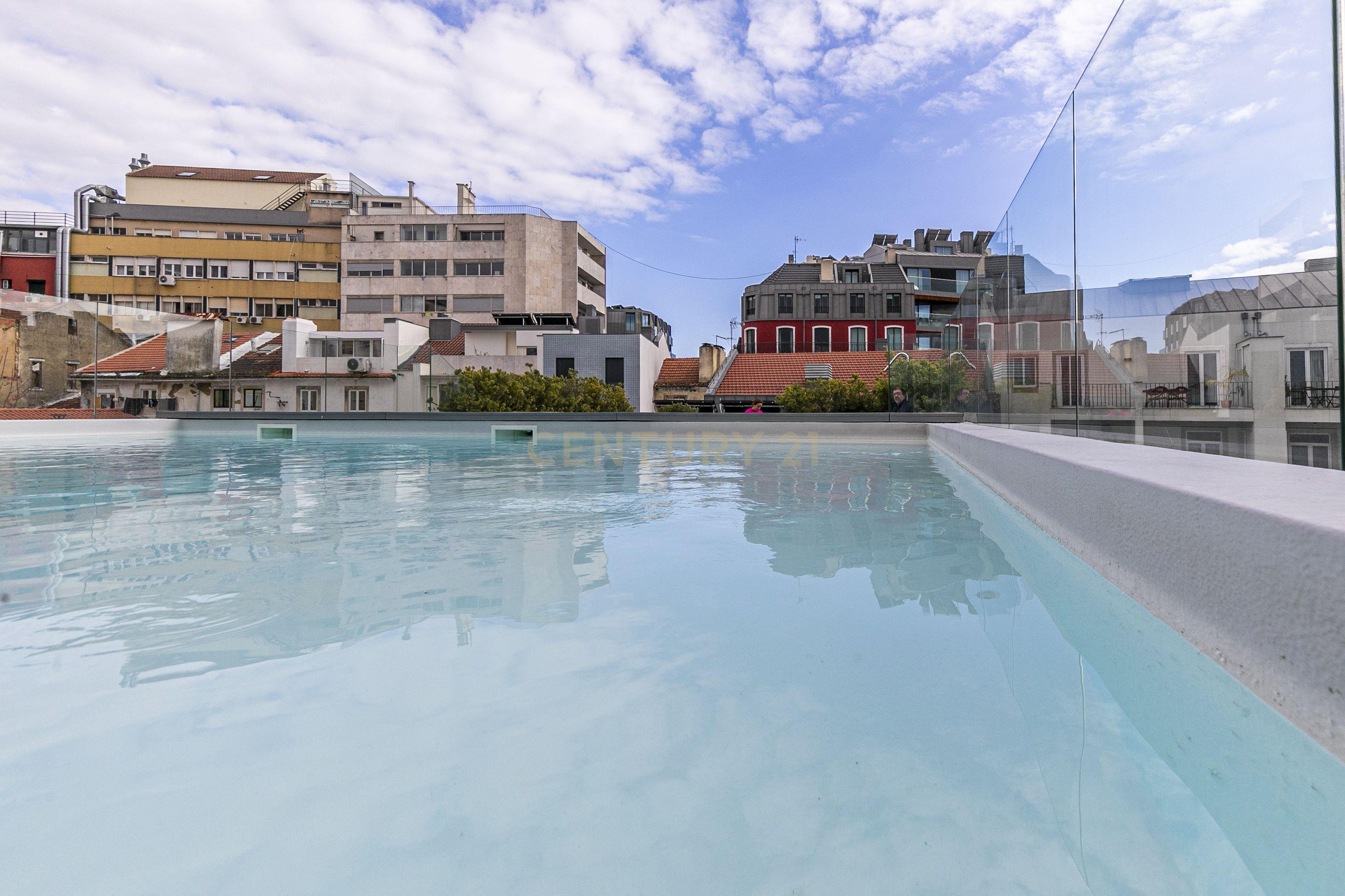 Apartamento T2 com terraço na Rua de Andaluz - Image 1