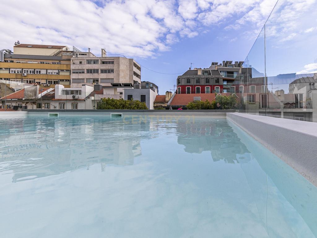 Apartamento T2 com terraço na Rua de Andaluz - Image 1