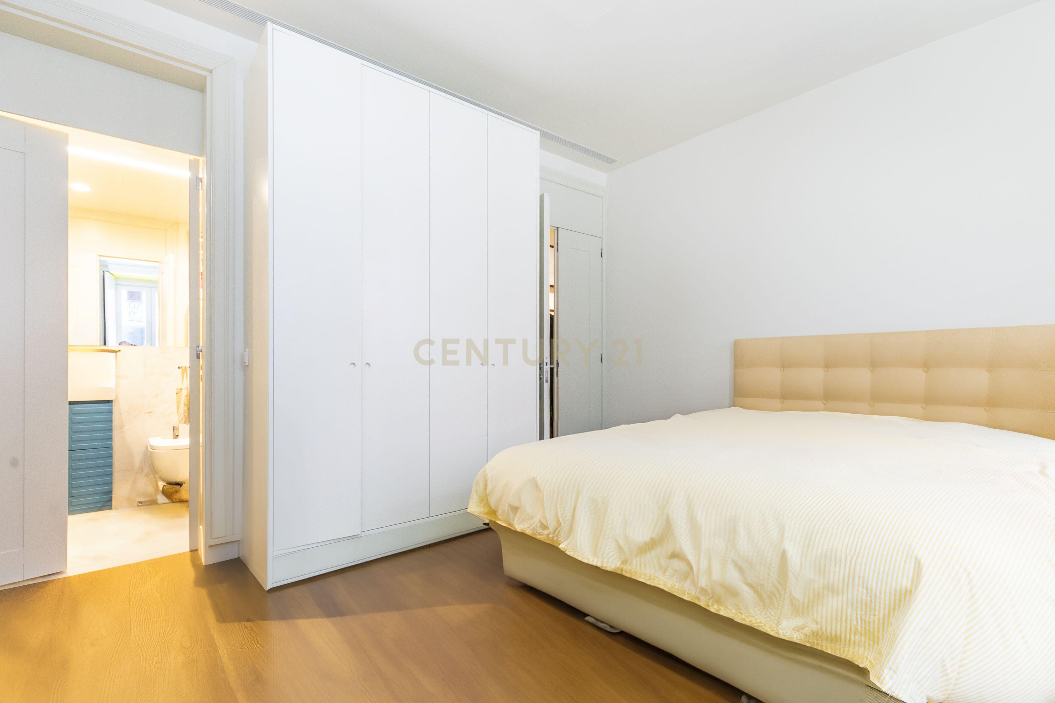 Apartamento T2 com terraço na Rua de Andaluz - Image 9