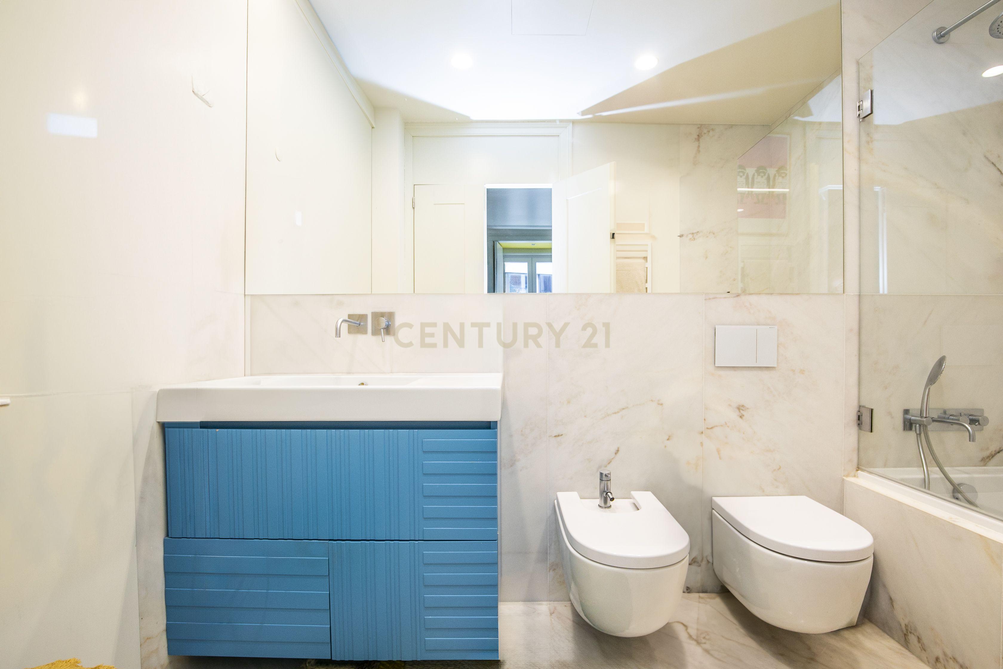 Apartamento T2 com terraço na Rua de Andaluz - Image 7