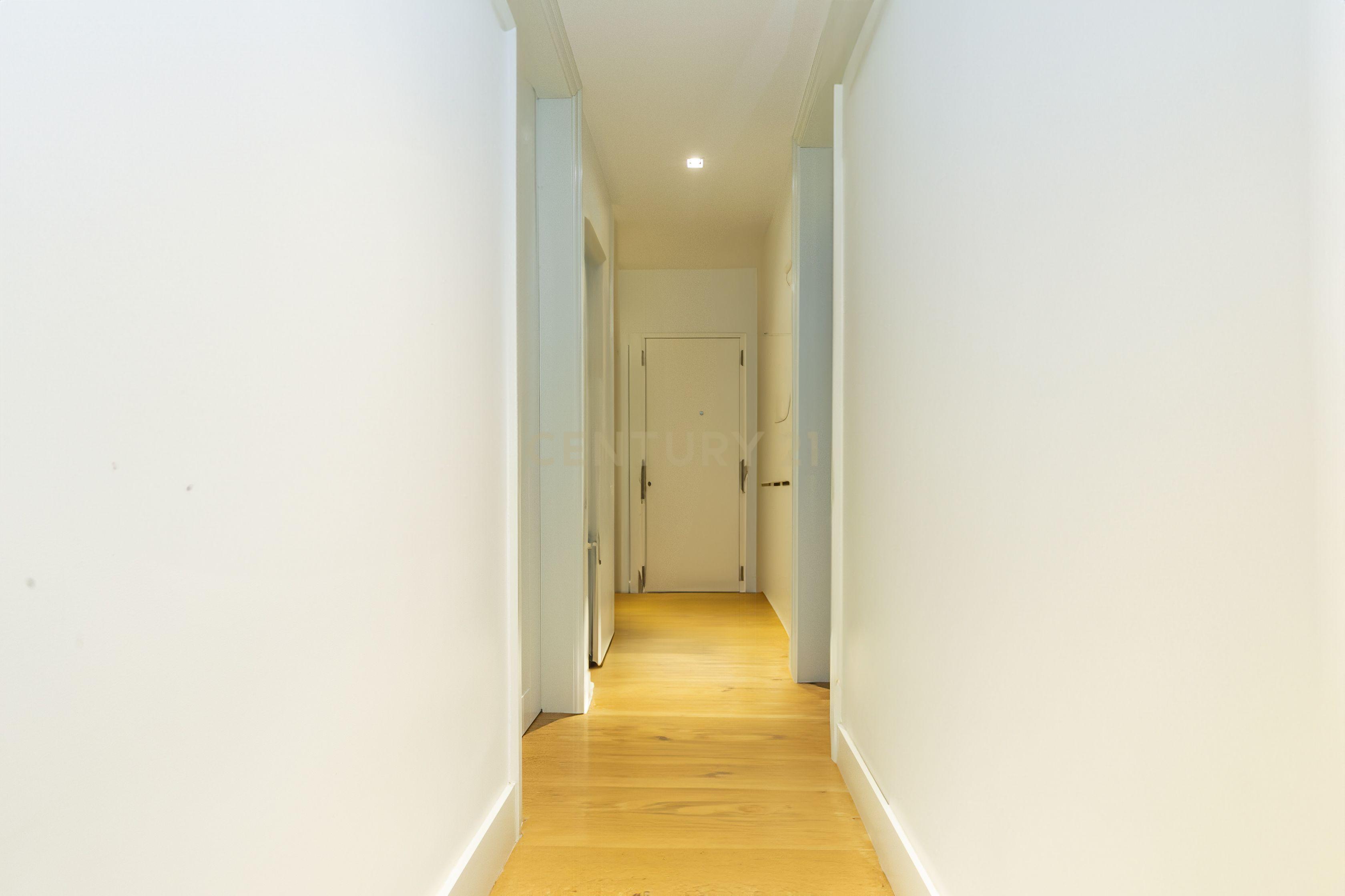 Apartamento T2 com terraço na Rua de Andaluz - Image 25