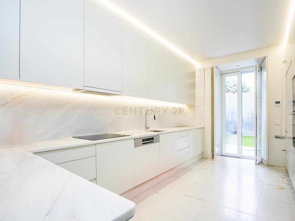 Apartamento T2 com terraço na Rua de Andaluz - Image 12