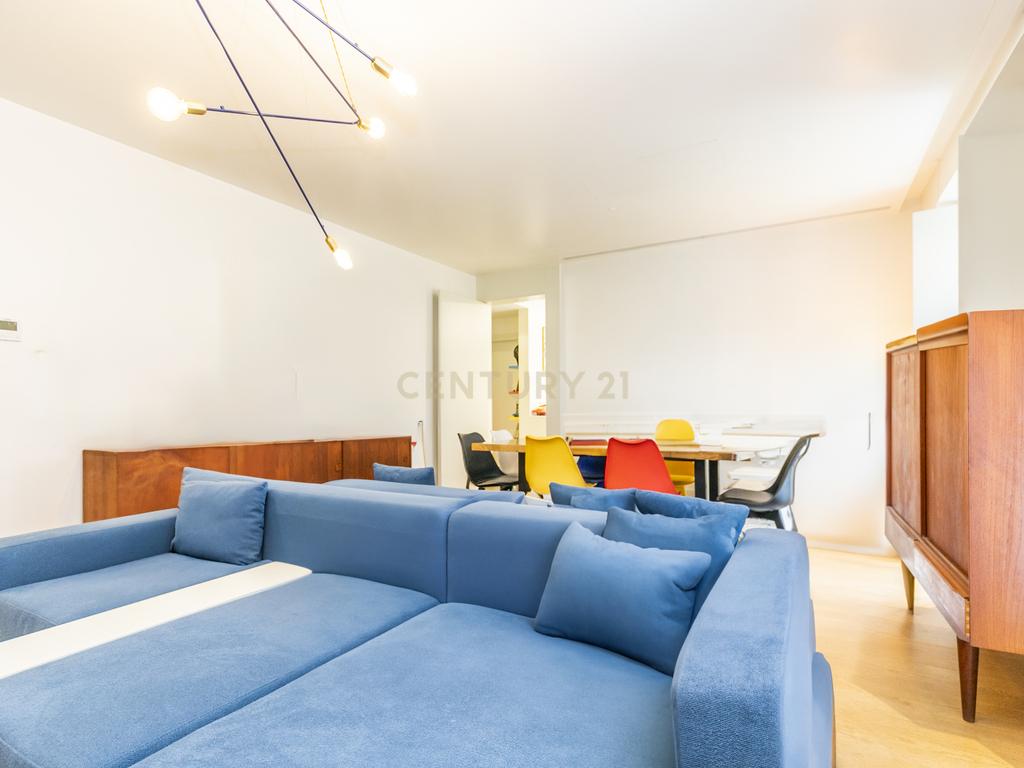 Apartamento T2 com terraço na Rua de Andaluz - Image 2