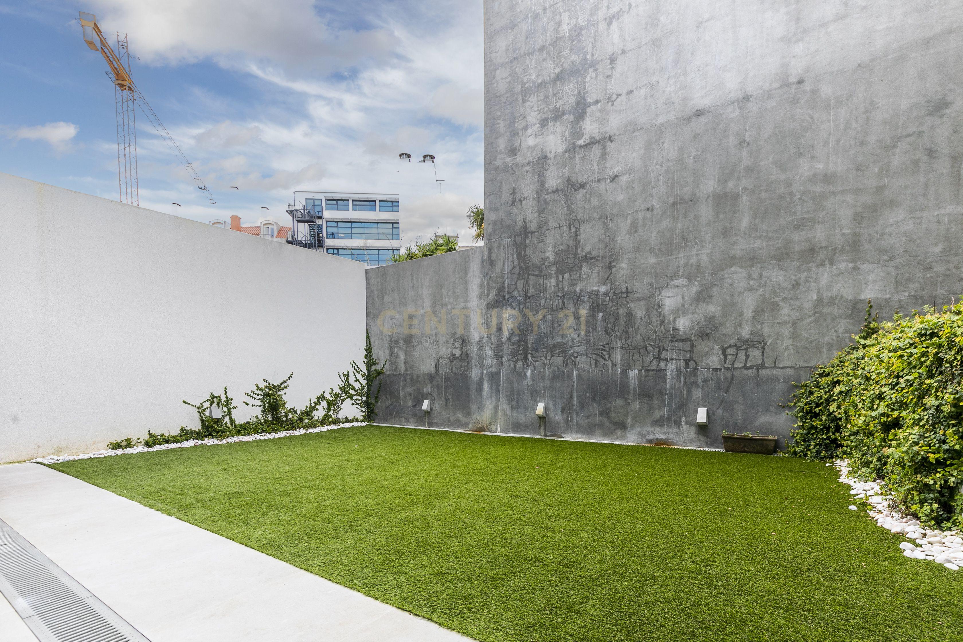 Apartamento T2 com terraço na Rua de Andaluz - Image 16