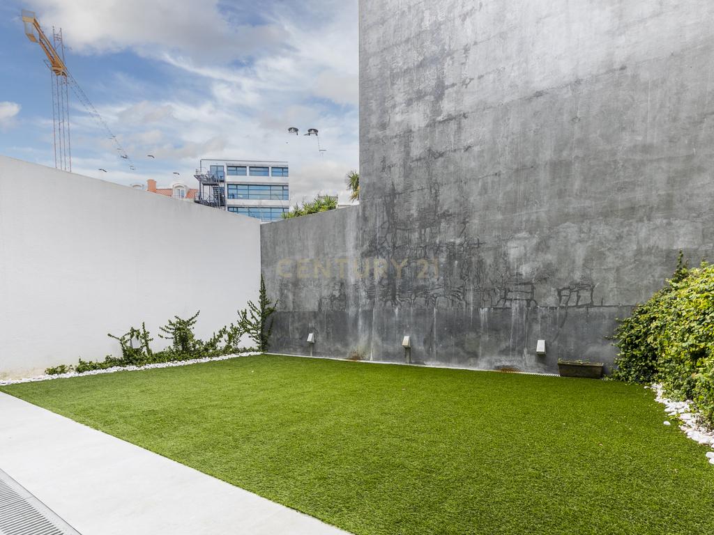 Apartamento T2 com terraço na Rua de Andaluz - Image 16
