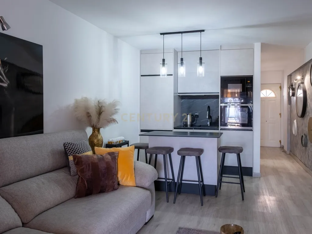 Duplex Moderno em Santa Cruz de Tenerife - 2 Quartos e 2 WC - Image 3
