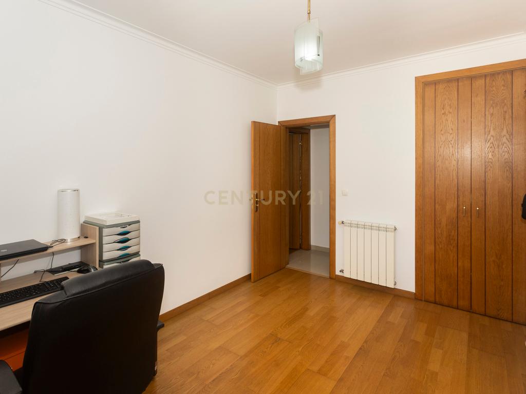 Apartamento T3 com varanda e parqueamento  I  Torres Vedras - Image 11