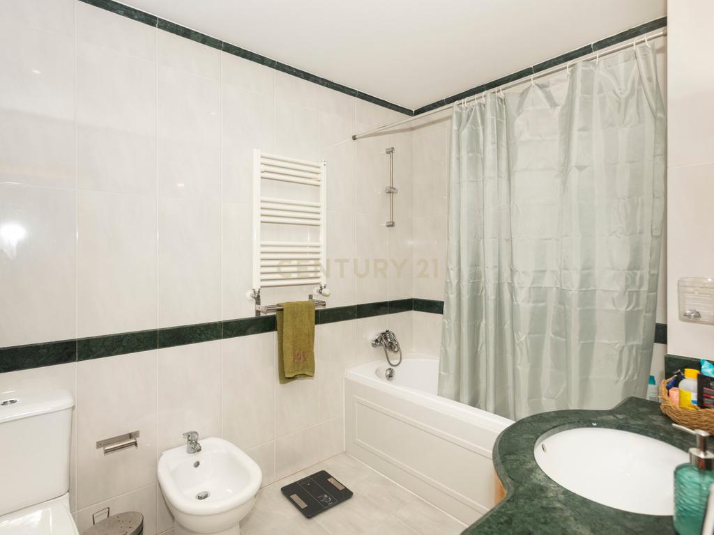 Apartamento T3 com varanda e parqueamento  I  Torres Vedras - Image 18