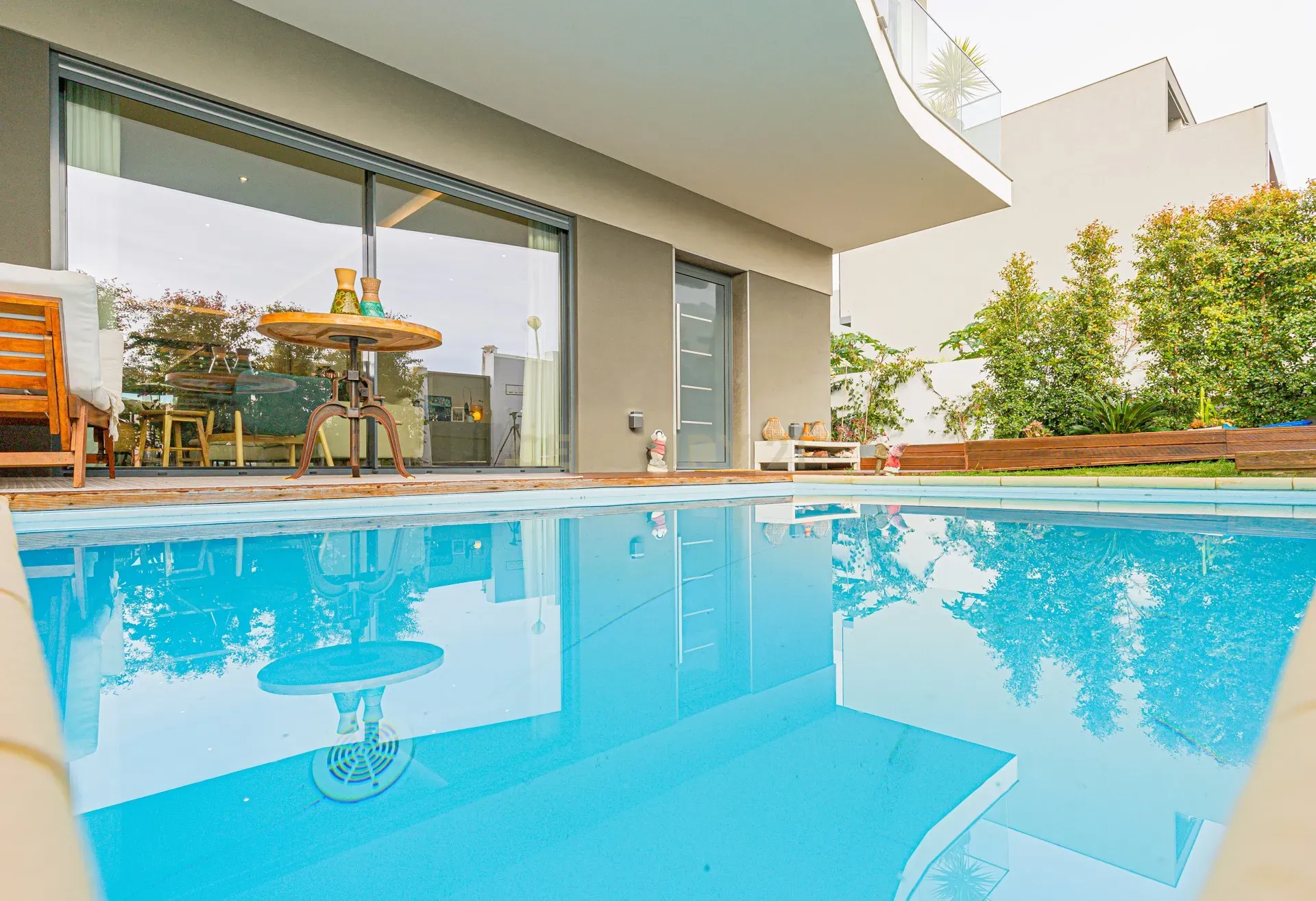 FANTASTICA MORADIA T4 EM CARCAVELOS ,PISCINA,JARDIM BOAS AREAS,LOCALIZAÇÃO PRIVILEGIADA,E OTIMA EXPOSIÇÃO SOLAR! - Image 1