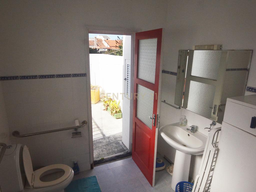 Casa na Rua Coronel Chaves em Ponta Delgada - Image 23